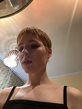 Crayzy Luv online show from March 7, 2:36 am