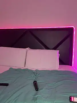 ScarlettAndClark online show from March 11, 4:06 am