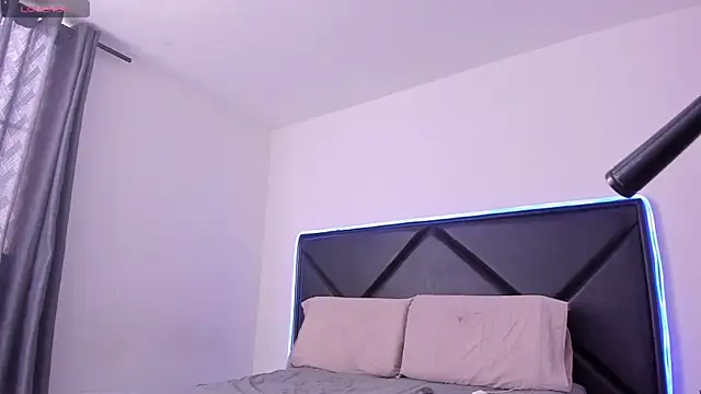 Snapshot of ScarlettAndClark chatting on October 31, 3:52 pm ScarlettAndClark online show from October 31, 3:52 pm