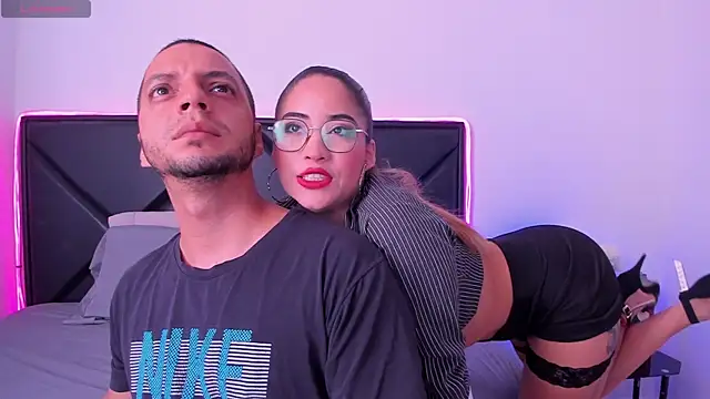 Snapshot of ScarlettAndClark chatting on October 10, 3:57 pm ScarlettAndClark online show from October 10, 3:57 pm