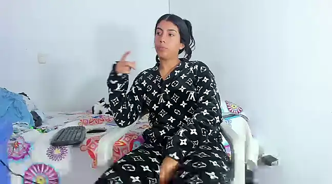 Snapshot of skinnyanai2 chatting on March 18, 2:06 pm skinnyanai2 online show from March 18, 2:06 pm
