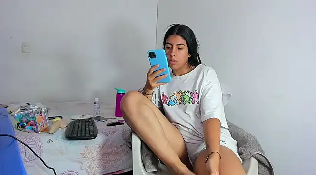 Snapshot of skinnyanai2 chatting on February 7, 7:06 pm skinnyanai2 online show from February 7, 7:06 pm