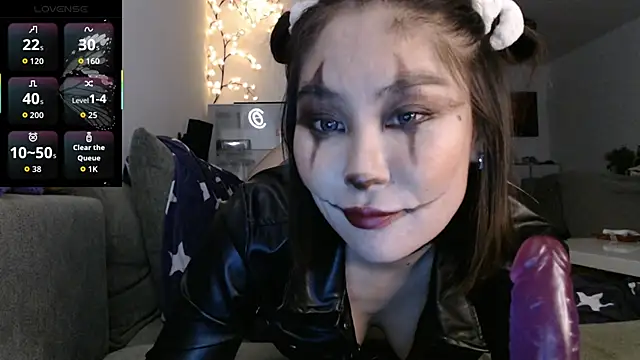 Kunimitsuu  online show from October 31, 11:00 pm