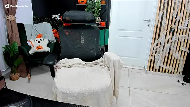 Snapshot of fireflowers_ chatting on November 4, 10:02 pm fireflowers online show from November 4, 10:02 pm