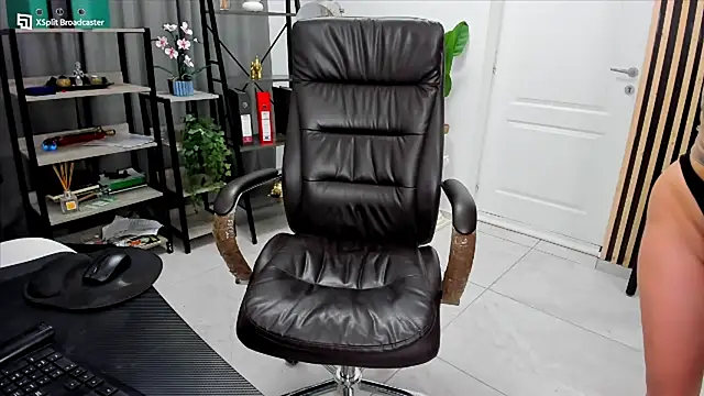 Snapshot of fireflowers_ chatting on February 20, 2:18 am fireflowers  online show from February 20, 2:18 am