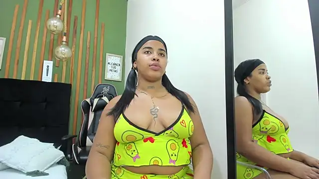 AichaBrown online show from September 20, 4:39 am