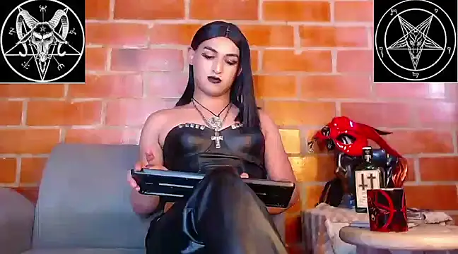 Snapshot of Domina_Lilith chatting on February 28, 6:52 pm Domina Lilith online show from February 28, 6:52 pm