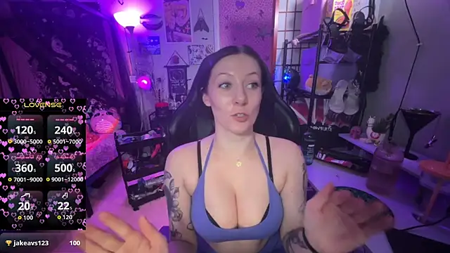 Snapshot of marleymaxwell chatting on July 1, 12:11 am marleymaxwell online show from July 1, 12:11 am