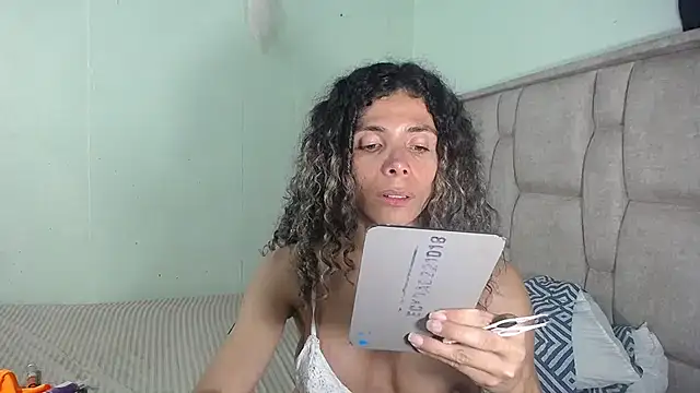 Snapshot of Nadia_Monroe chatting on December 28, 8:36 pm Nadia Monroe online show from December 28, 8:36 pm