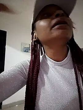 Snapshot of Dominik_girl chatting on March 18, 2:29 am Dominik girl online show from March 18, 2:29 am