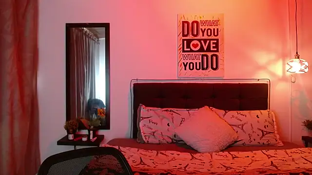 Snapshot of Dominik_girl chatting on July 7, 7:28 pm Dominik girl online show from July 7, 7:28 pm