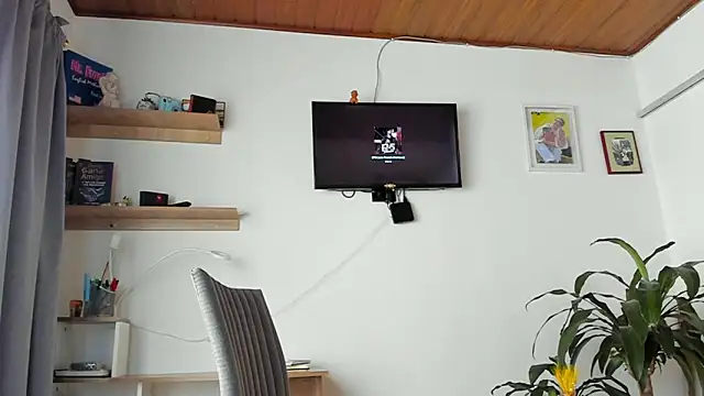 Snapshot of manucute_23_ chatting on February 10, 3:11 pm manucute 23 online show from February 10, 3:11 pm