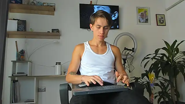 Snapshot of manucute_23_ chatting on January 18, 3:48 pm manucute 23 online show from January 18, 3:48 pm