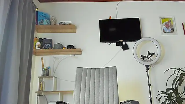 manucute 23  online show from December 5, 2:59 pm