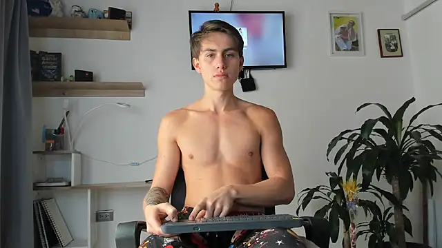 Snapshot of manucute_23_ chatting on February 13, 2:17 pm manucute 23 online show from February 13, 2:17 pm