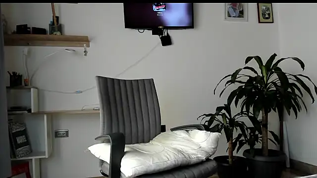 Snapshot of manucute_23_ chatting on February 19, 3:20 pm manucute 23 online show from February 19, 3:20 pm