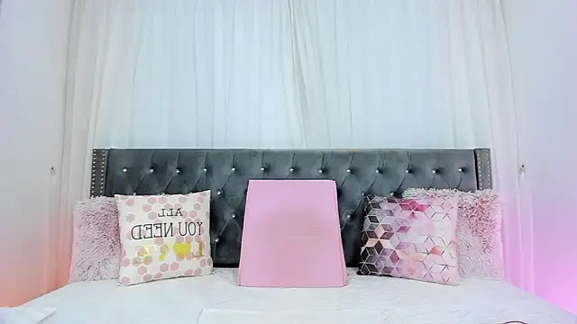 Snapshot of IsabellaJames chatting on October 30, 12:03 pm IsabellaJames online show from October 30, 12:03 pm