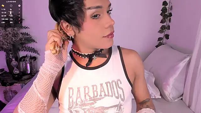 Snapshot of Danigio chatting on November 8, 4:05 am Danigio online show from November 8, 4:05 am