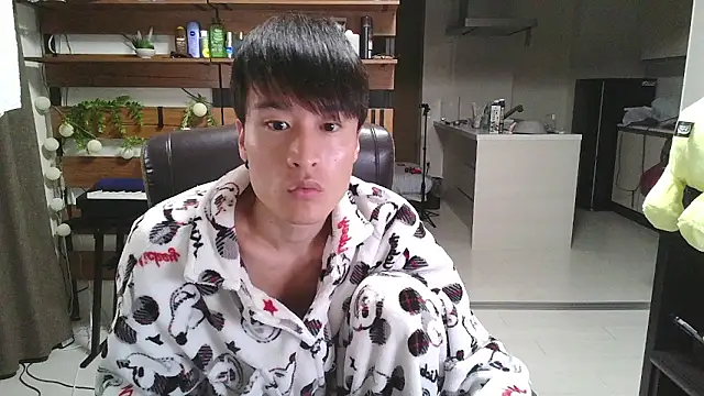 Snapshot of IroManager chatting on October 25, 1:34 pm IroManager online show from October 25, 1:34 pm