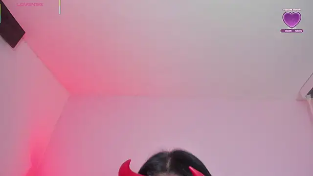 Oriana Guzman online show from October 31, 7:32 pm