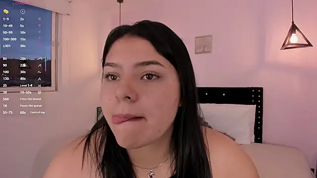 Snapshot of Oriana_Guzman chatting on October 9, 10:54 pm Oriana Guzman online show from October 9, 10:54 pm