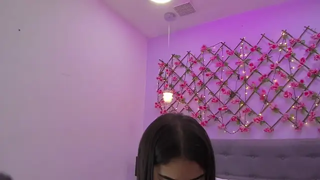 Snapshot of Oriana_Guzman chatting on March 9, 4:00 pm Oriana Guzman online show from March 9, 4:00 pm