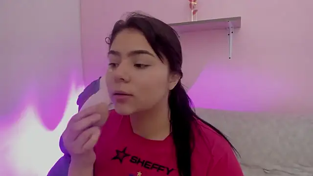 Oriana Guzman online show from April 30, 4:30 am
