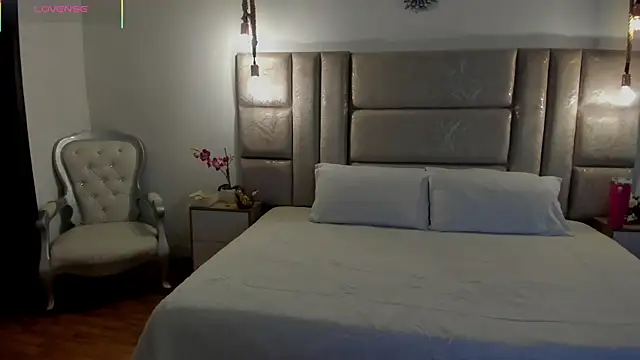 Oriana Guzman online show from July 29, 11:04 pm