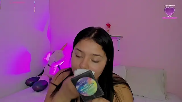 Oriana Guzman online show from December 21, 11:49 pm