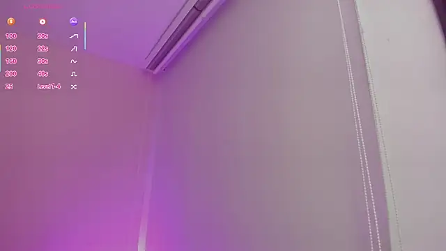 Oriana Guzman online show from April 9, 11:00 pm