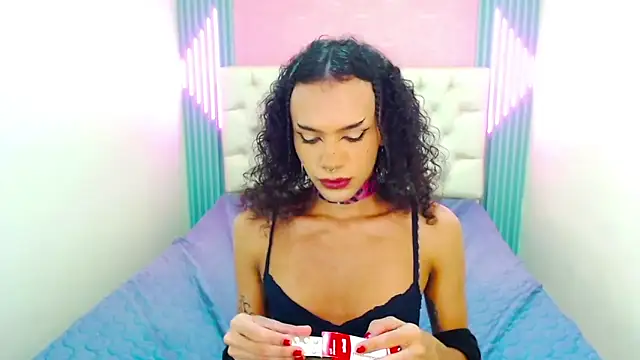 Snapshot of Foxy_Ella_ chatting on October 28, 3:33 pm Foxy Ella online show from October 28, 3:33 pm