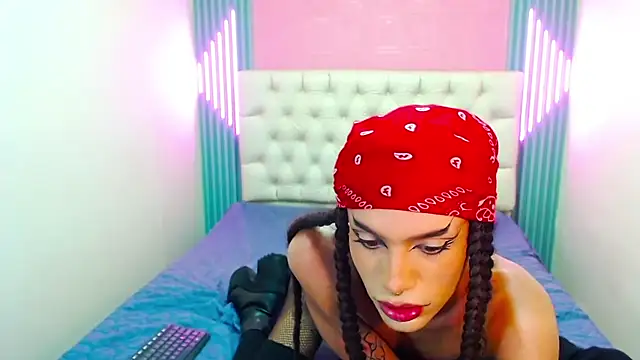 Snapshot of Foxy_Ella_ chatting on November 15, 3:27 pm Foxy Ella online show from November 15, 3:27 pm