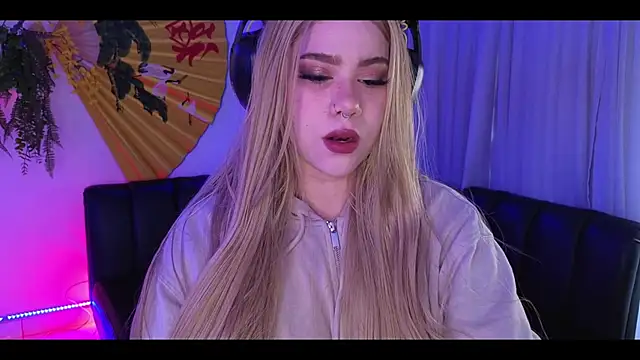 albaismynameX online show from November 17, 12:09 pm