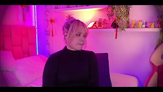 albaismynameX online show from February 13, 1:11 pm