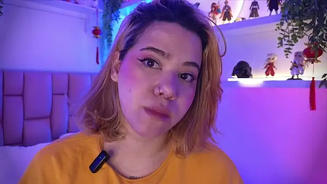 albaismynameX online show from December 19, 12:18 pm