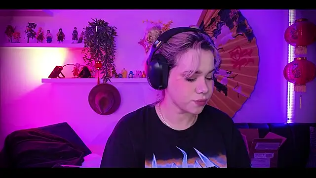 albaismynameX online show from March 4, 12:13 pm