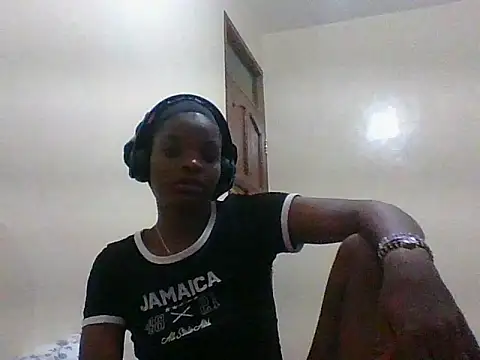 Snapshot of hotgal1112 chatting on October 3, 8:32 pm hotgal1112 online show from October 3, 8:32 pm