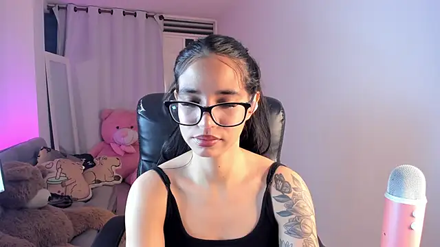 Snapshot of i_babbyyyy chatting on March 18, 4:51 am i babbyyyy online show from March 18, 4:51 am