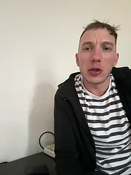 Zsombo21cm online show from April 17, 6:49 am