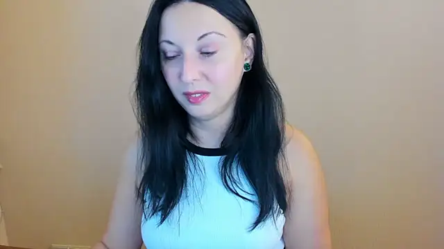 Snapshot of Wife4Cuck chatting on October 18, 1:35 pm Wife4Cuck online show from October 18, 1:35 pm