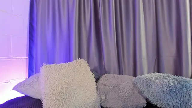 kleo helenos online show from April 12, 7:50 pm