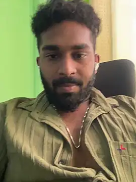 Snapshot of Handsomehunk_4U chatting on December 18, 4:09 am Handsomehunk 4U online show from December 18, 4:09 am