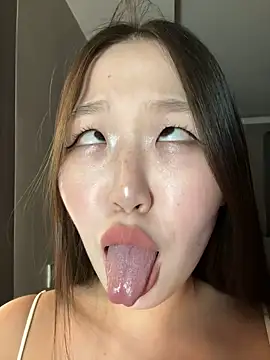 Snapshot of Aiko_Yumi chatting on December 20, 12:27 pm Aiko Yumi online show from December 20, 12:27 pm