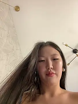 Snapshot of Aiko_Yumi chatting on December 4, 5:16 pm Aiko Yumi online show from December 4, 5:16 pm