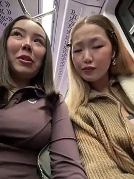 Snapshot of Aiko_Yumi chatting on November 30, 2:29 pm Aiko Yumi online show from November 30, 2:29 pm