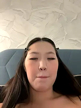 Snapshot of Aiko_Yumi chatting on September 14, 10:10 pm Aiko Yumi online show from September 14, 10:10 pm
