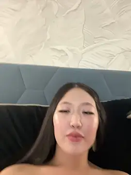 Snapshot of Aiko_Yumi chatting on March 5, 9:59 pm Aiko Yumi online show from March 5, 9:59 pm