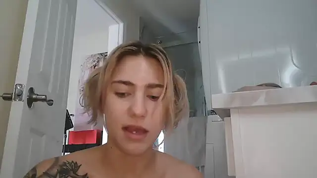 NatalieKneals online show from December 15, 5:41 pm