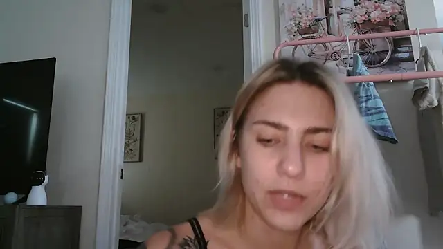 NatalieKneals online show from October 27, 12:22 am