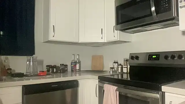 NatalieKneals online show from January 17, 4:38 am